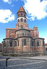 San Julian Brioudekoaren basilikaren buruaren ikuspegia, lehen planoan absidioloak