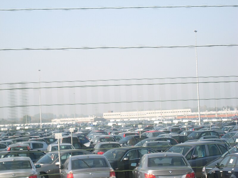 File:Kippenheim vehicles logistics giant parking lot 7.jpg