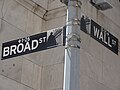 Smerové značky na Broad a Wall Street