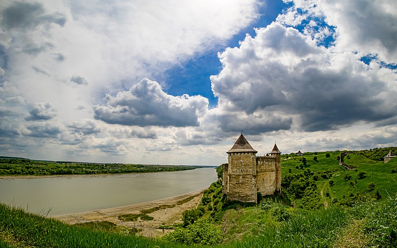 File:Khotin fortress - view from hill.jpg