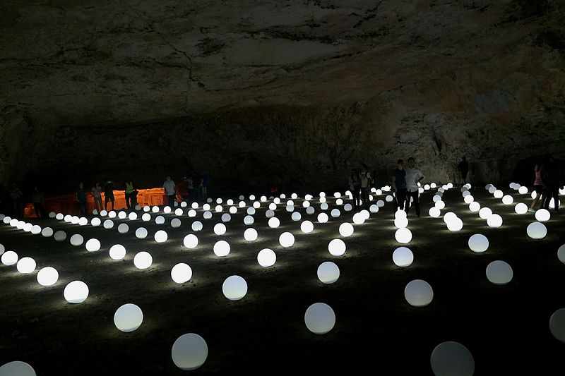 File:Light show at Zedekiah's Cave, June 2016.jpg