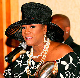 Patti LaBelle bij de start van de La Belle Community Football League (2005)