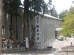 覆屋（工事フェンス）に囲まれた状況