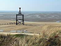 Ostende mit der 2013 abgerissenen Ostbake Wangerooge, Blick von den Dünen übers Watt zum Festland