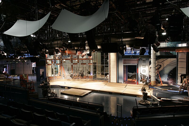 File:NBC Studios - Studio 11 - The Jay Leno Show set 04.jpg