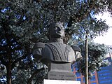 Busto de O'Higgins en la avenida Chile, en la ciudad de Bogotá, Colombia.