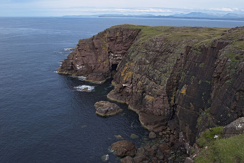 File:Cliffs at the Point of Stoer - geograph.org.uk - 2003170.jpg