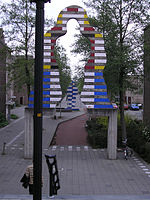 Keramische figuur (1989), nabij winkelcentrum Stadspoort in Ede