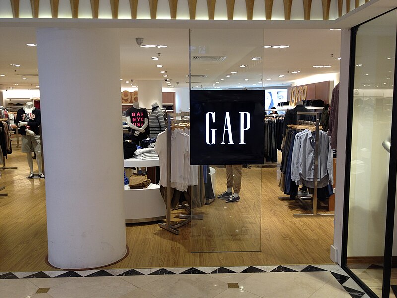 File:Gap, Tràng Tiền Plaza, Hà Nội 001.JPG