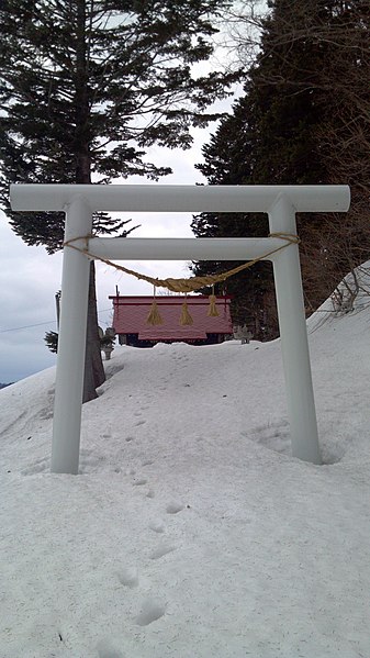 File:Higashikawa Shrine Torii - panoramio.jpg