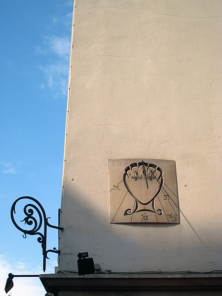 File:Le Cadran de Dalí, Rue Saint-Jacques, 2010-07-24.jpg