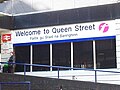 Dvojezični angleški/gelski znak na postaji Queen Street v Glasgowu