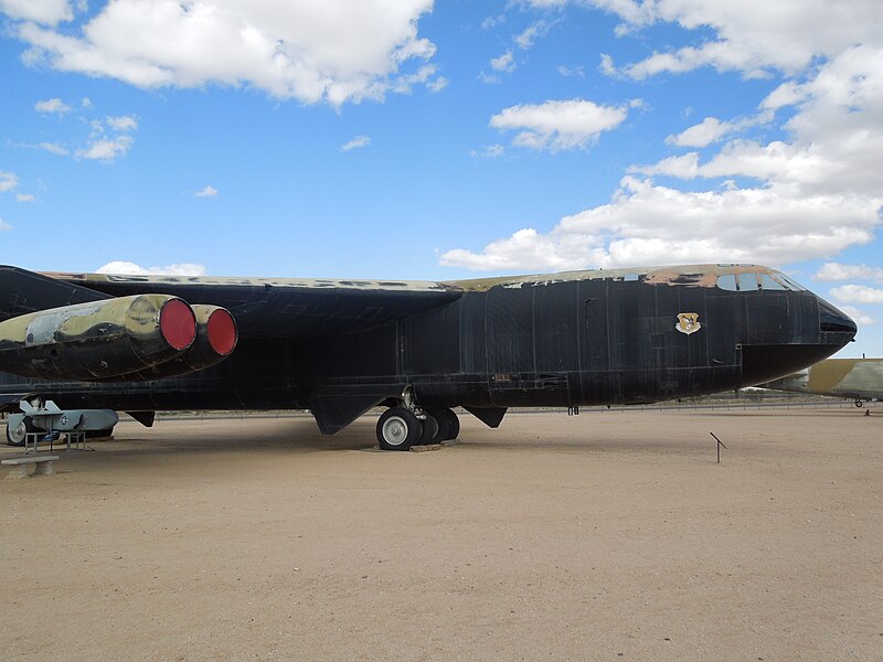 File:Aircraft 2 at Pima Air & Space Museum.JPG