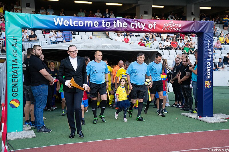 File:Generația de Aur vs Barcelona Legends (0-2) 2018 Sports Festival - meciul amintirilor. (52809839737).jpg