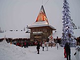 Santa Claus Village in Rovaniemi; toerisme is noodsaaklik vir Lapland se ekonomie