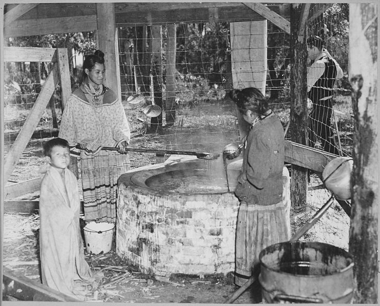 File:Two Seminole women cooking cane syrup, Seminole Indian Agency, Florida, 1941 - NARA - 519171.jpg