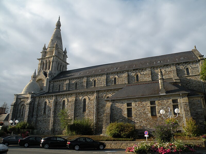 File:Melesse église nef.jpg