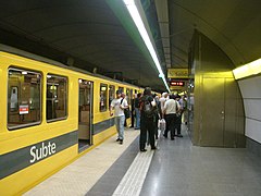 Passeggeri sulla metropolitana di Buenos Aires