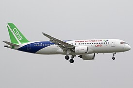 Самолёт C919 в первом полёте