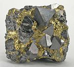 Magnetite in contrasting chalcopyrite matrix