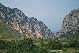 Les gorges de Demir Kapija, qui enserrent le Vardar.