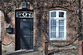 Tür der Schlossmühle Ahrensburg This is a photograph of an architectural monument. It is on the list of cultural monuments of Ahrensburg, no. 12.