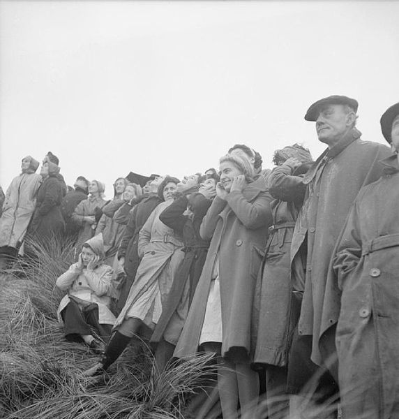 File:Under Fire - As a Reward- Mortar Bomb Production and Testing at J and F Pool's No 1 Works, Hayle, Cornwall, England, 1943 D12432.jpg