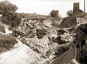 Blick auf den Tagebau mit Förderschacht, etwa 1940