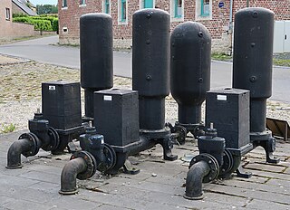 Batterie de trois béliers hydrauliques qui ont alimenté Noduwez (Belgique) en eau potable de 1912 à 1985.