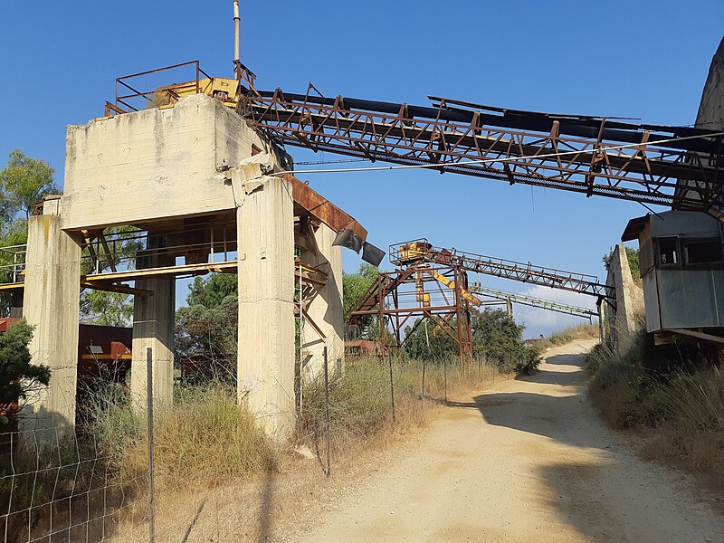 File:Binyamina quarry 4.jpg