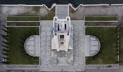 Monumento ai Caduti Simmetrie Scatto di: Maurizio Moro