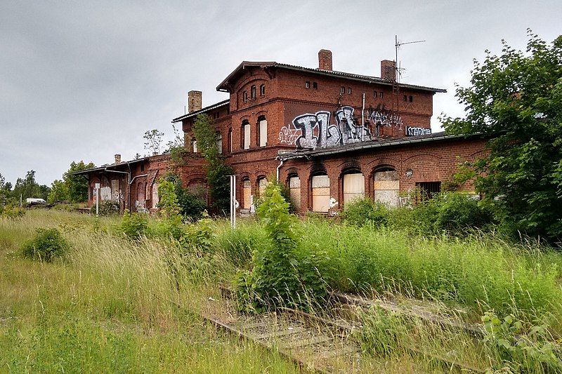 File:Beetzendorf railway station.jpg