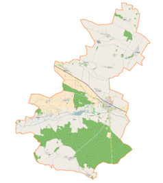 Mapa konturowa gminy Bierutów, blisko centrum po prawej na dole znajduje się punkt z opisem „Pałac w Karwińcu”