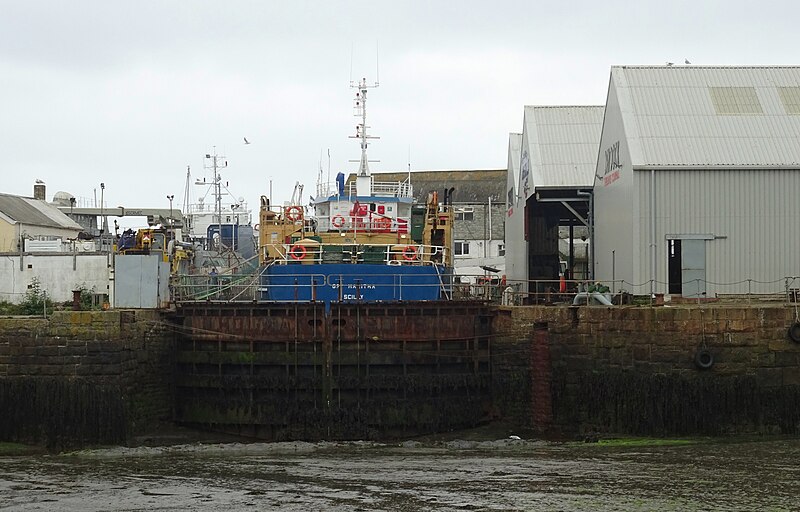 File:Dry dock, Penzance - geograph.org.uk - 6354668.jpg