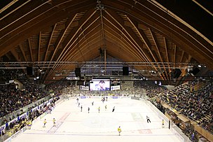 Interno dell'Eisstadion Davos durante una partita dell'HC Davos.