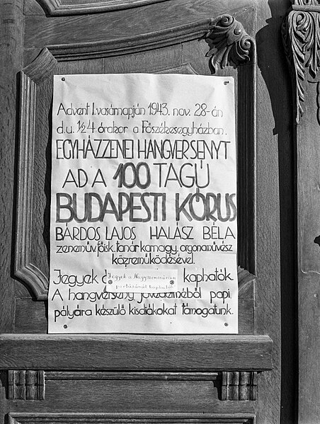 File:Kalocsa, Bács-Kiskun megye. Nagyboldogasszony Főszékesegyház kapuja, Budapesti Kórus fellépését hirdető plakát. Fortepan 72596.jpg