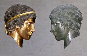 Griechischer Jüngling mit Stirnband, mit und ohne Vergoldung (Ausstellung „Bunte Götter“ in der Glyptothek München)