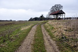 Disused barn near Charlton - geograph.org.uk - 3365304.jpg