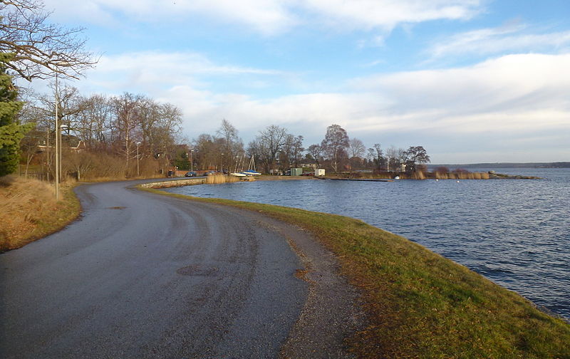 File:Strandvägen Djursholm 2013.jpg