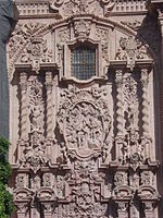 Церква Санта Пріска, декор головного фасаду. Місто Таска.
