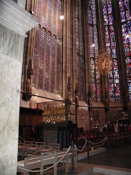 File:Aachener-Dom-Verglasung-PIC00110.JPG