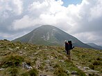 Ukrainan korkein kohta Hoverlavuori (2 061 m) löytyy maan lounaisosasta, Itä-Karpaateilta.