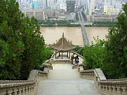 Cảnh quan trên sông Hoàng Hà nhìn từ công viên Bạch Tự