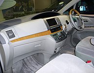 Interior (pre-facelift)