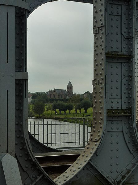 File:Op de spoorwegbrug - panoramio.jpg