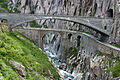 Die alte und die neue Teufelsbrücke in der Schöllenenschlucht