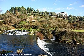 Ribeira do Carapito - Portugal (12445583103).jpg