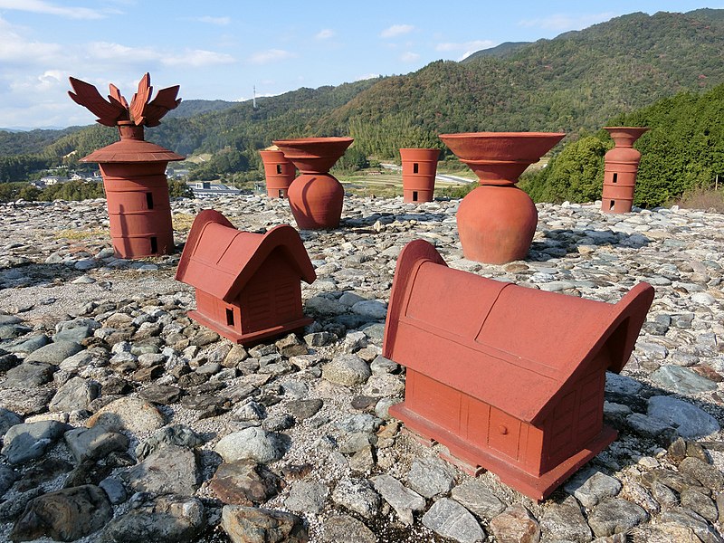 File:Yanai Chausu-yama Kofun 3 Haniwa.jpg