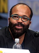 Jeffrey Wright interprète Bernard Lowe et Arnold.