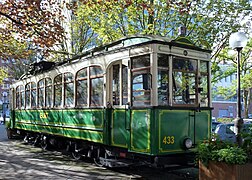 Villeneuve-d'Ascq ELRT tram 433.jpg